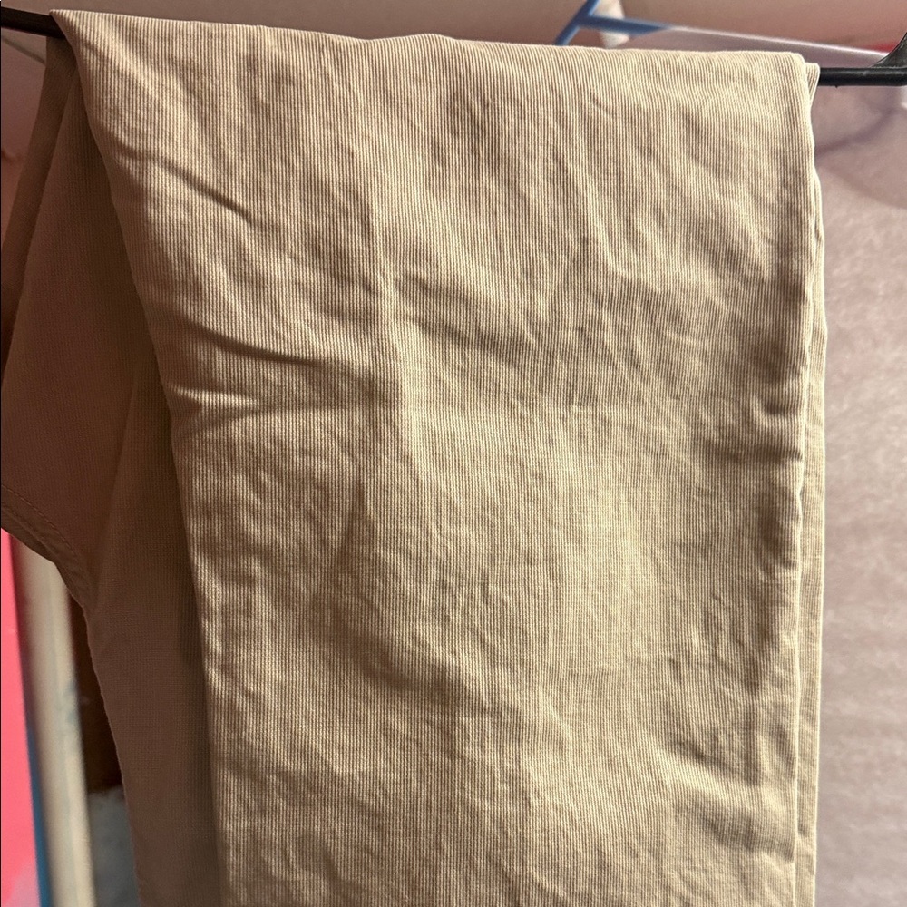 Taylor Stitch Khaki Chinos with Pocket Detail - Picture 4 of 8